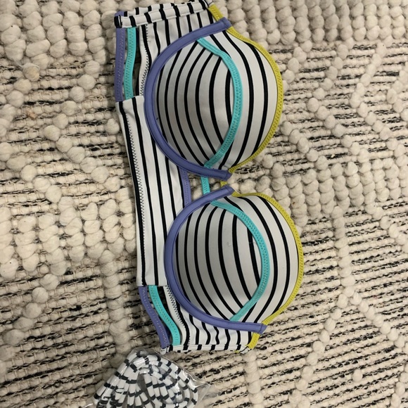 Striped bikini top - Picture 1 of 1
